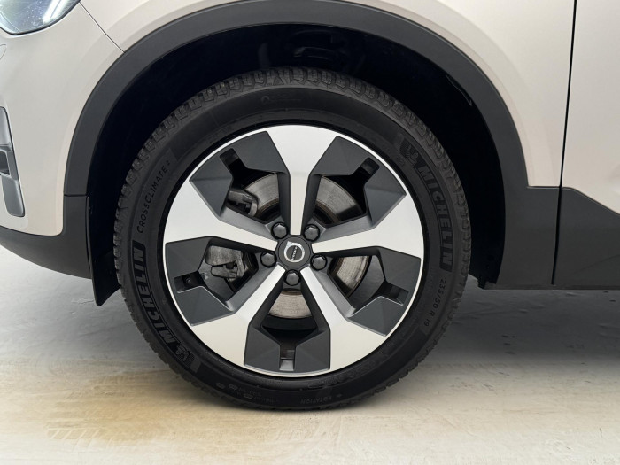 Volvo XC40 B4 ULTIMATE DARK REZERVACE