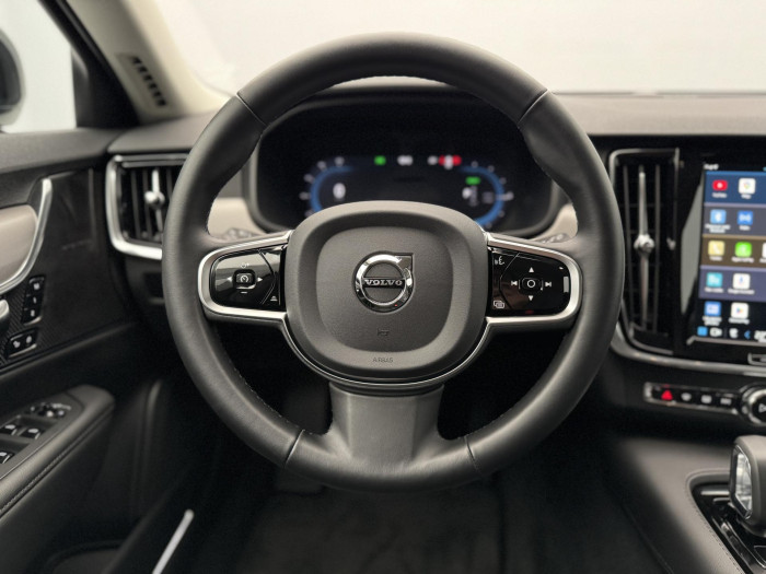 Volvo V90 T6 AWD RECHARGE DARK REZERVACE