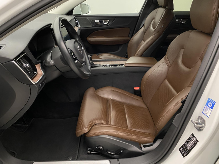 Volvo V60 CC D4 AWD PRO AUT 1.maj 2.0 d CC CC