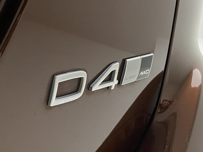 Volvo XC60 D4 AWD MOMENTUM REZERVACE 2.4 d Momentum