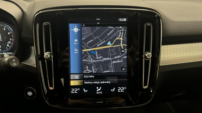 Volvo XC40 B4 MOMENTUM REZERVACE 2.0 Momentum