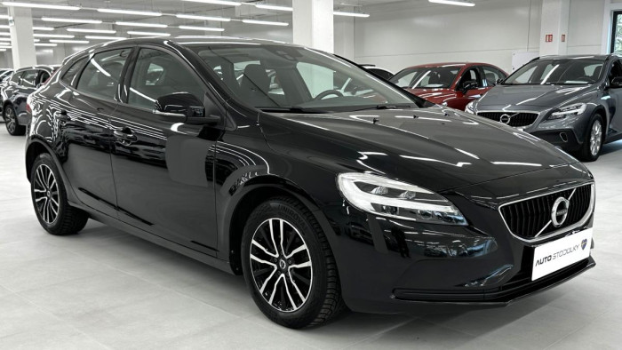 Volvo V40 T2 BLACK EDITION REZERVACE 2.0 Edition