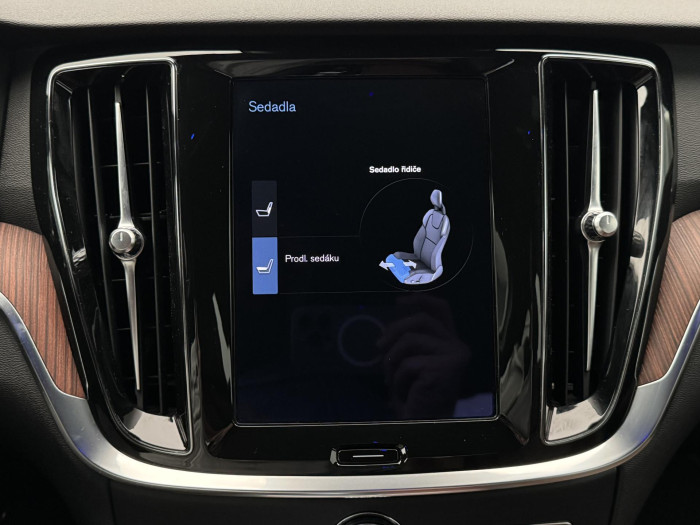 Volvo S60 B4 INSCRIPTION AUT CZ