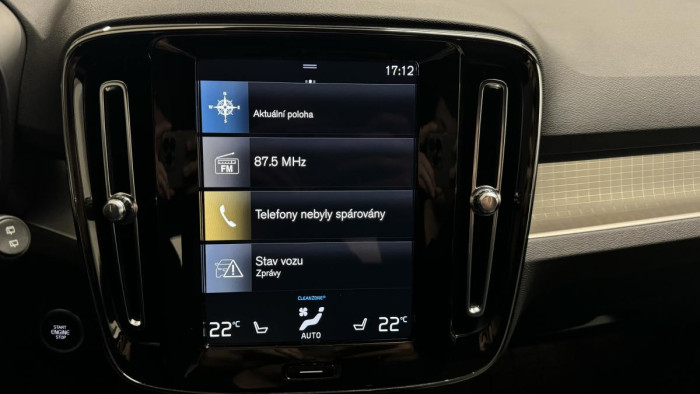 Volvo XC40 B4 MOMENTUM REZERVACE 2.0 Momentum
