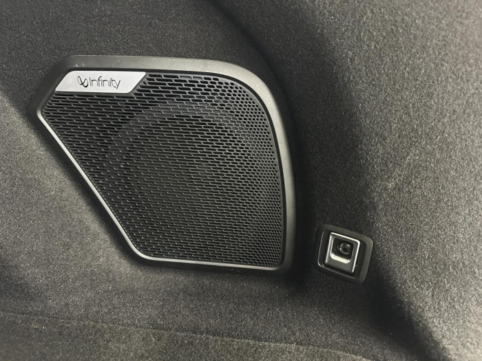 Lynk & Co 01 PHEV DCT AUT 1.maj. REZERVACE