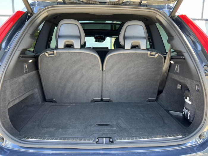 Volvo XC90 B5 AWD R-DESIGN 7MÍSTNÁ Aut