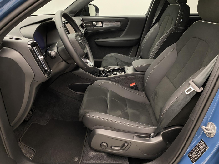 Volvo XC40 B3 DARK ULTRA AUT CZ