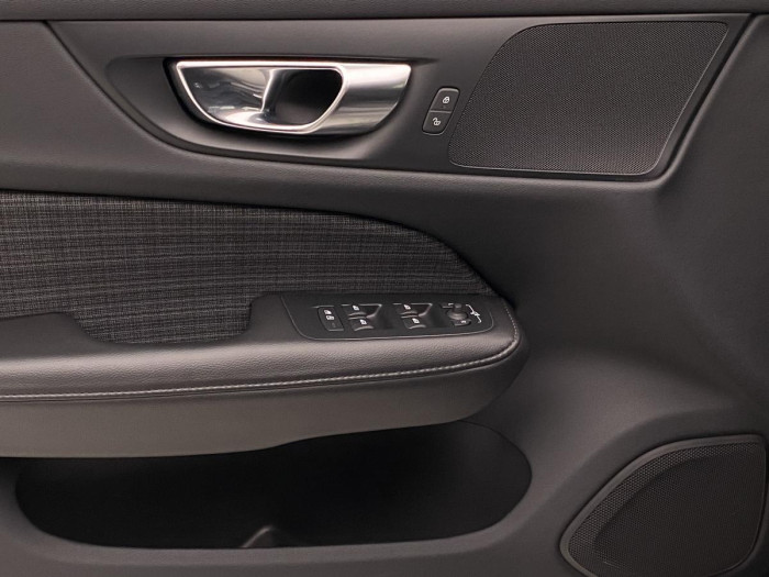 Volvo V60 B4 MOMENTUM AUT REZERVACE 2.0 Momentum