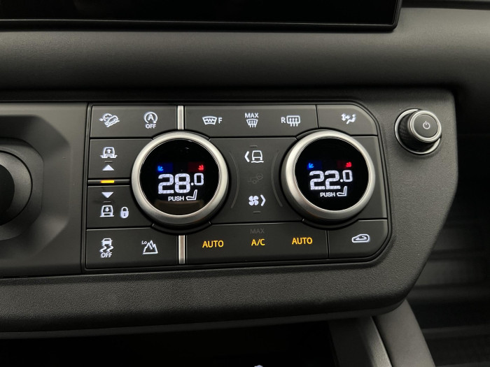 Land Rover Defender 110 D250 X-DYNAMIC SE AWD Aut 3.0 d Dynamic SE