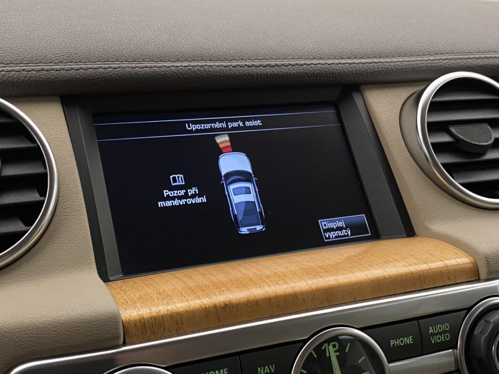 Land Rover Discovery 3.0 AWD SDV6 HSE REZERVACE