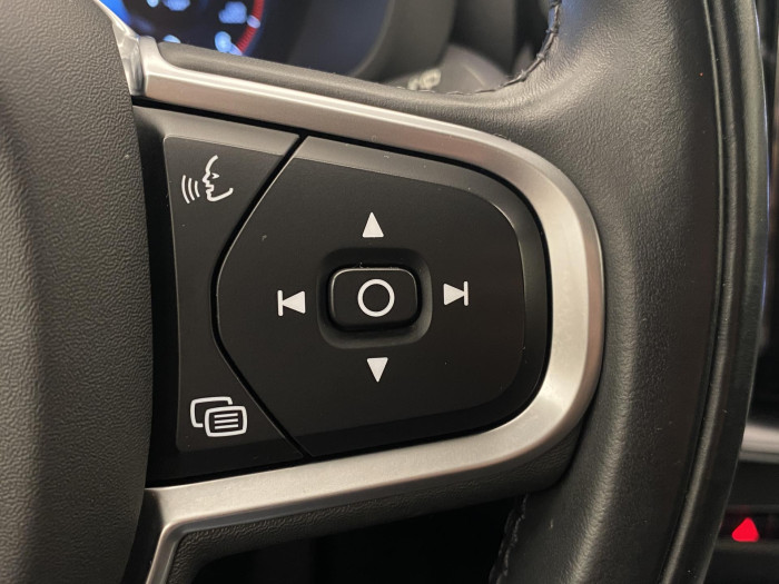 Volvo XC60 B4 AWD MOMENTUM AUT CZ 2.0 Momentum