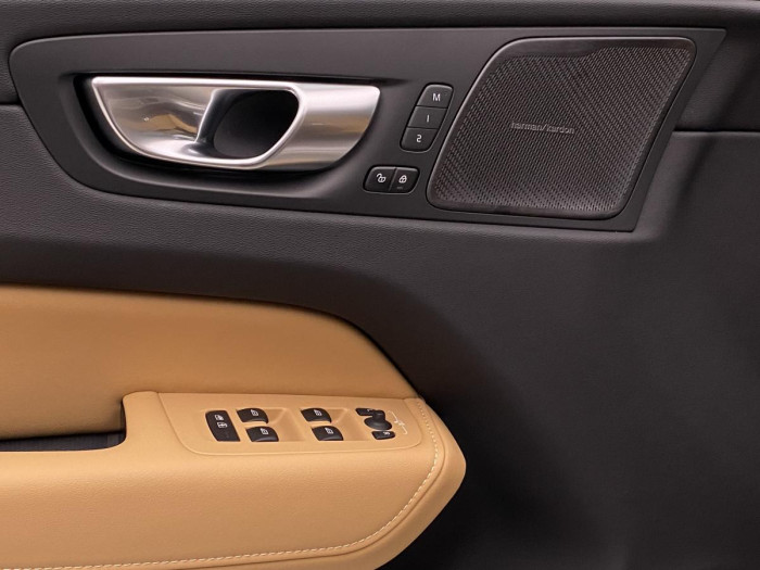 Volvo XC60 T6 AWD AT RECHARGE BRIGHT PLUS 2.0 AT Plus