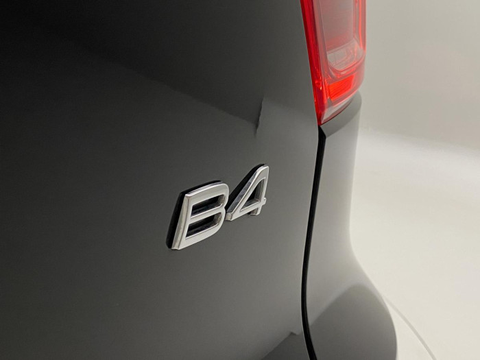 Volvo XC40 B4 R-DESIGN AUT REZERVACE