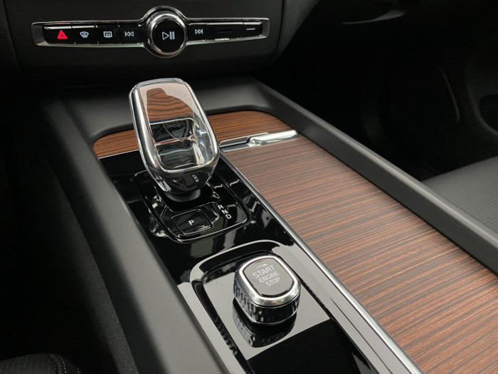 Volvo XC60 B5 AWD ULTIMATE AUT REZERVACE