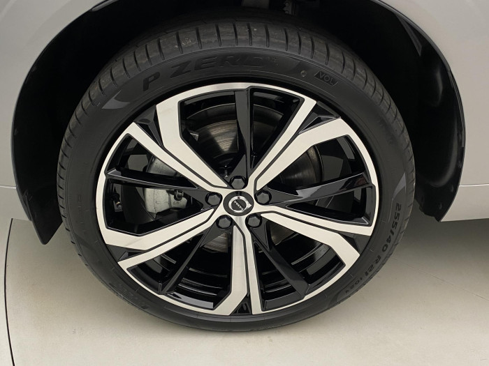 Volvo XC60 T6 AWD PLUS DARK REZERVACE