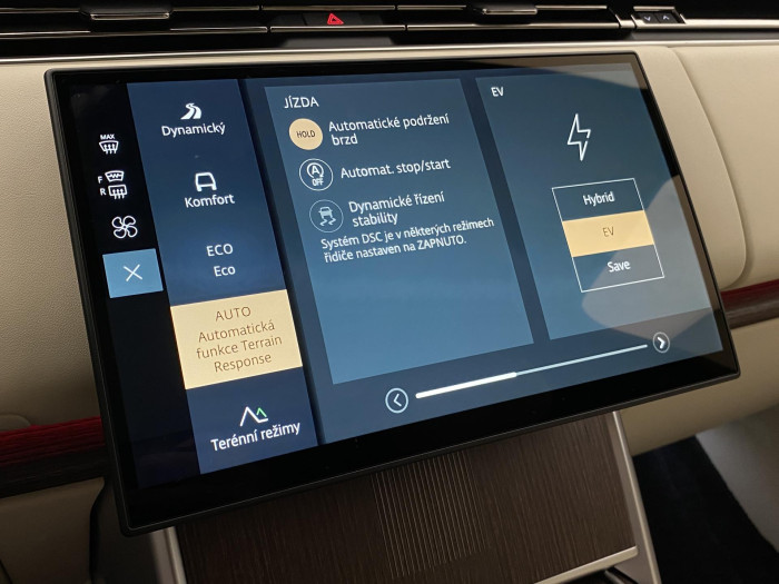 Land Rover Range Rover P550e AUTOBIOGRAPHY SWB