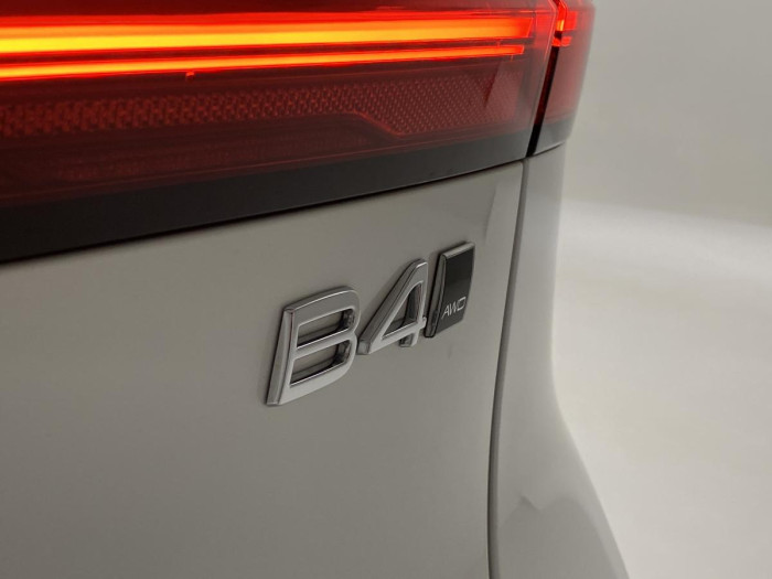 Volvo V90 B4 AWD CORE AUT REZERVACE