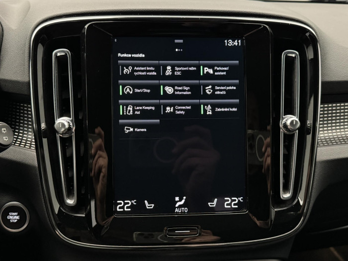 Volvo XC40 T3 R-DESIGN AUT CZ REZERVACE