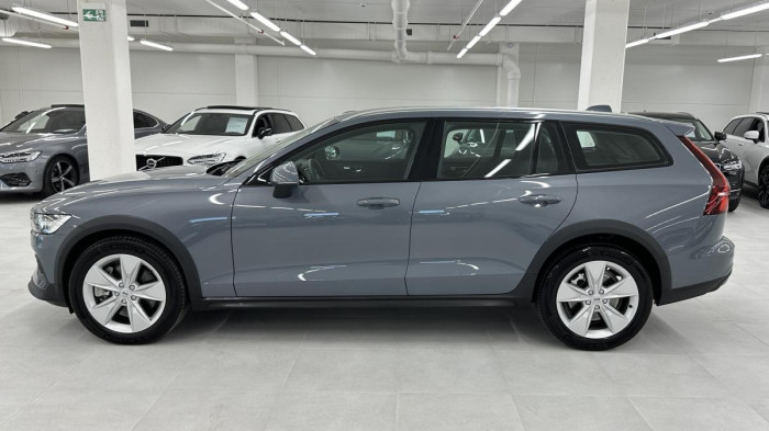 Volvo V60 CROSS COUNTRY B4 REZERVACE