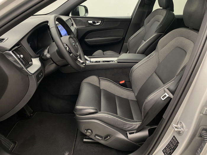 Volvo XC60 T6 AWD PLUG-IN DARK PLUS CZ