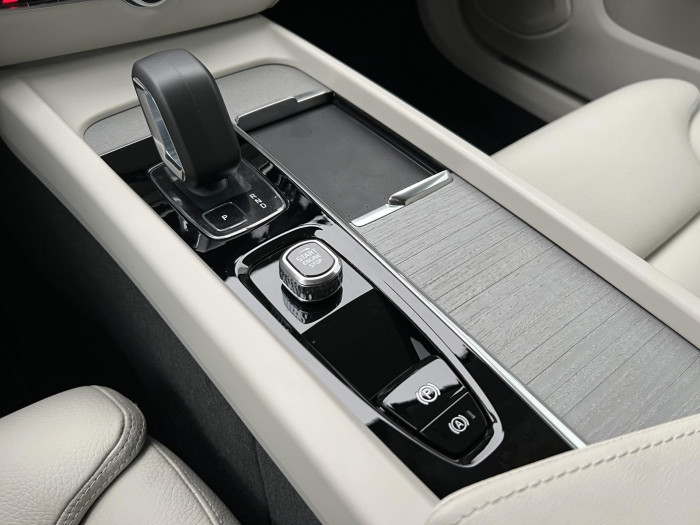 Volvo V60 B4 DARK PLUS