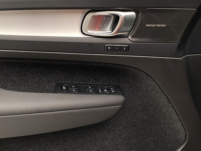 Volvo XC40 B3 DARK PLUS AUT CZ