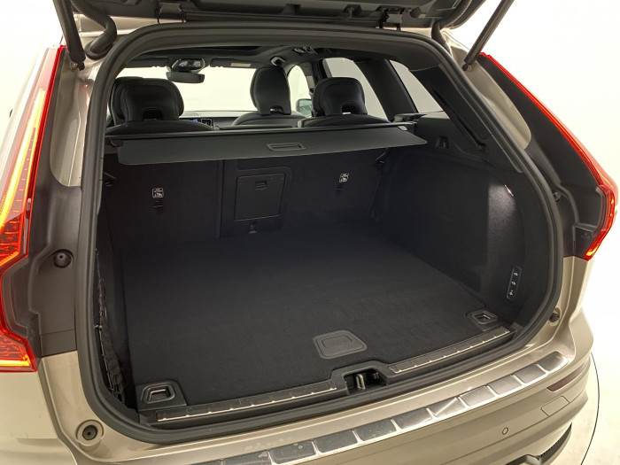 Volvo XC60 T6 AWD PLUS RECHARGE AUT 1.maj