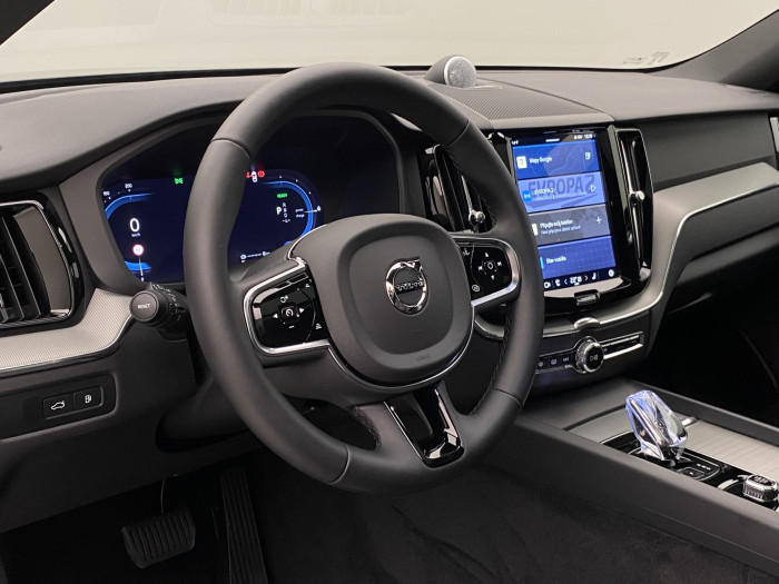 Volvo XC60 T8 AWD PLUG-IN PLUS REZERVACE