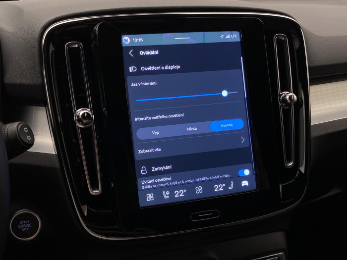 Volvo XC40 B3 DARK PLUS AUT CZ