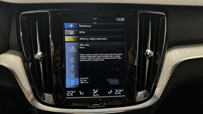 Volvo V60 CROSS COUNTRY B4 REZERVACE