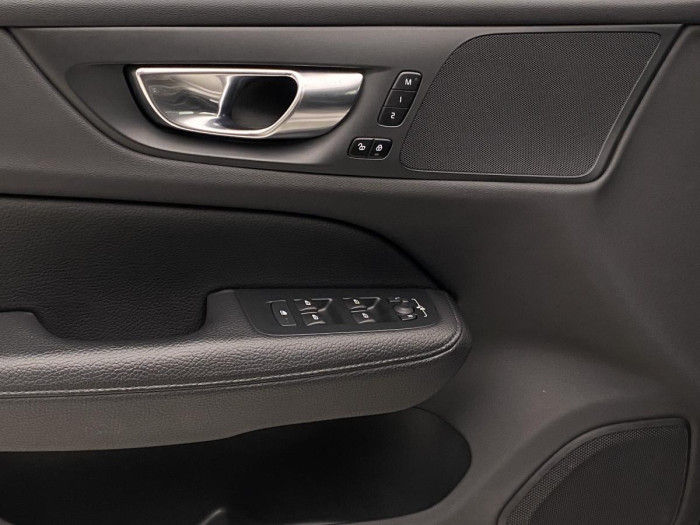 Volvo V60 B4 MOMENTUM AUT REZERVACE 2.0 Momentum