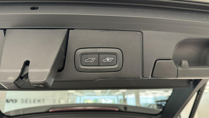 Volvo XC60 B4 PLUS DARK AUT REZERVACE 2.0 Plus