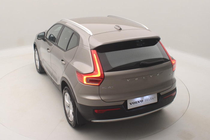 Volvo XC40 B4 MOMENTUM AUT REZERVACE 2.0 Momentum
