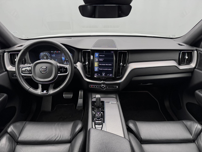 Volvo XC60 T8 AWD RECHARGE REZERVACE