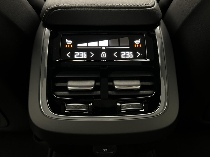 Volvo S60 B5 AWD ULTIMATE DARK REZERVACE