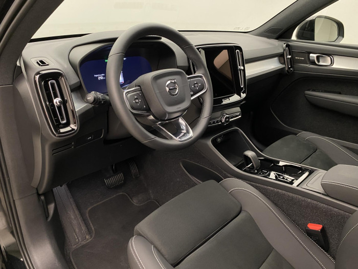 Volvo XC40 B3 DARK PLUS AUT CZ