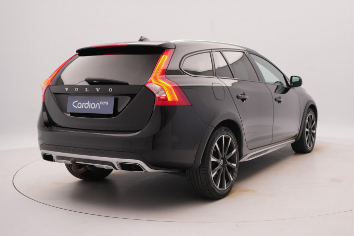 Volvo V60 CC D4 AWD SUMMUM REZERVACE 2.4 d CC CC Summum