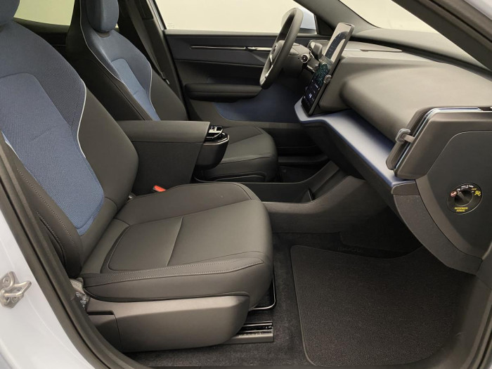 Volvo EX30 PURE ELECTRIC RECHAR. CORE RWD