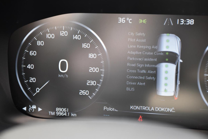 Volvo XC60 B5 AWD R-Design AUT 1.maj.