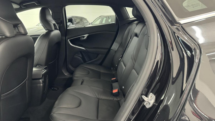 Volvo V40 D2 INSCRIPTION REZERVACE 2.0 d