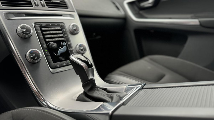 Volvo XC60 D4 AWD MOMENTUM REZERVACE 2.4 d Momentum