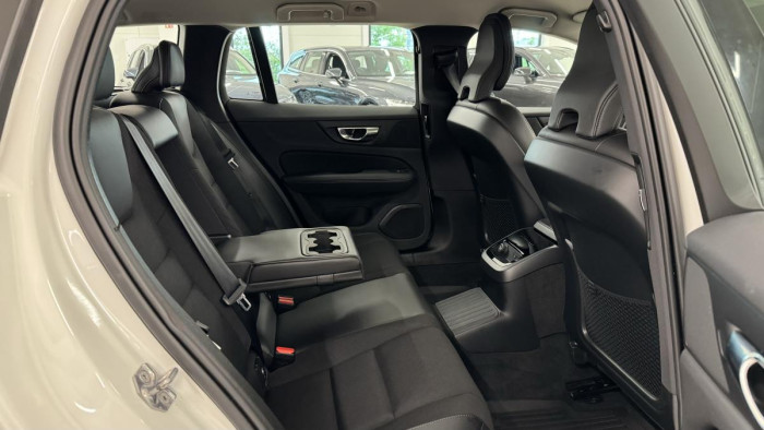 Volvo V60 T6 RECHARGE AWD REZERVACE