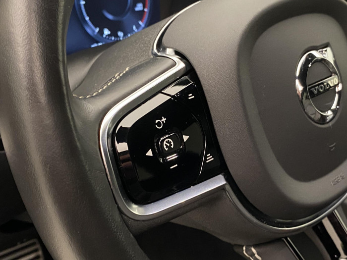 Volvo XC60 B5 AWD R-DESIGN AUT