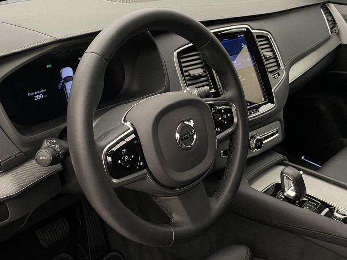 Volvo XC90 B5 AWD R-DESIGN AUT REZERVACE