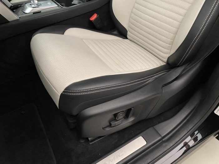 Land Rover Discovery Sport D200 AWD R-DYNAMIC REZERVACE 2.0 d Dynamic