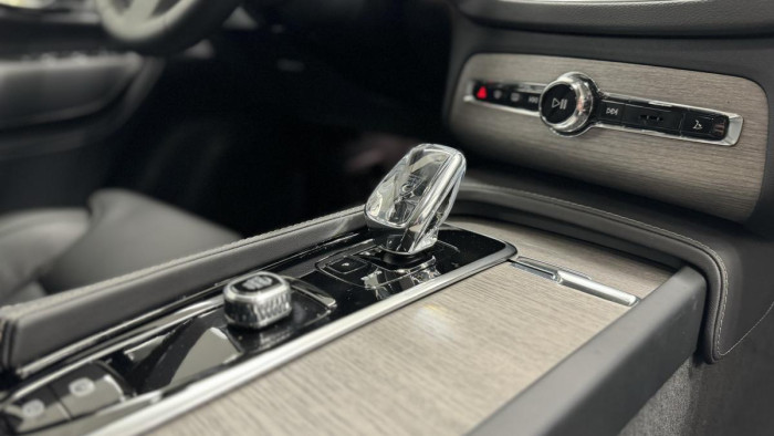 Volvo XC90 B5 AWD ULTIMATE REZERVACE