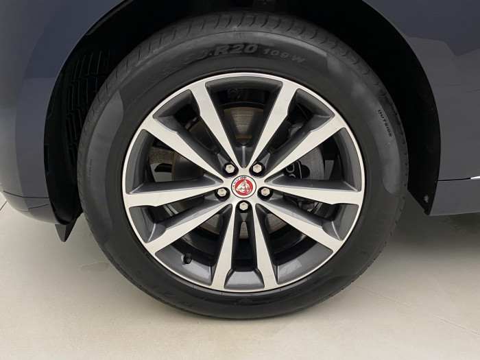 Jaguar F-Pace P250 AWD R-DYNAMIC REZERVACE 2.0 Dynamic