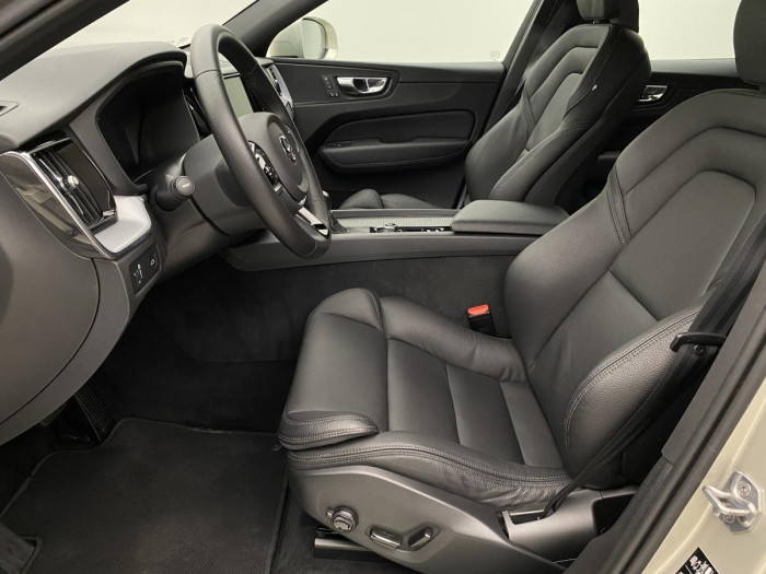 Volvo XC60 T5 AWD MOMENTUM AUT REZERVACE 2.0 Momentum