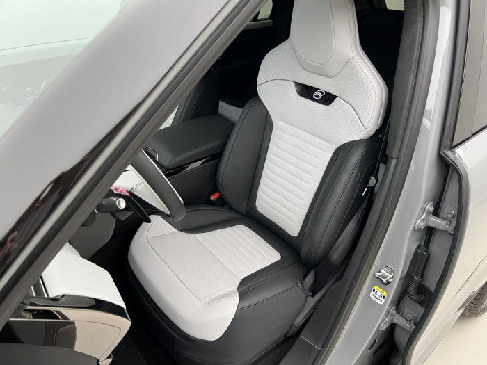 Land Rover Range Rover Sport P635 SV EDITION TWO REZERVACE 4.4 Edition