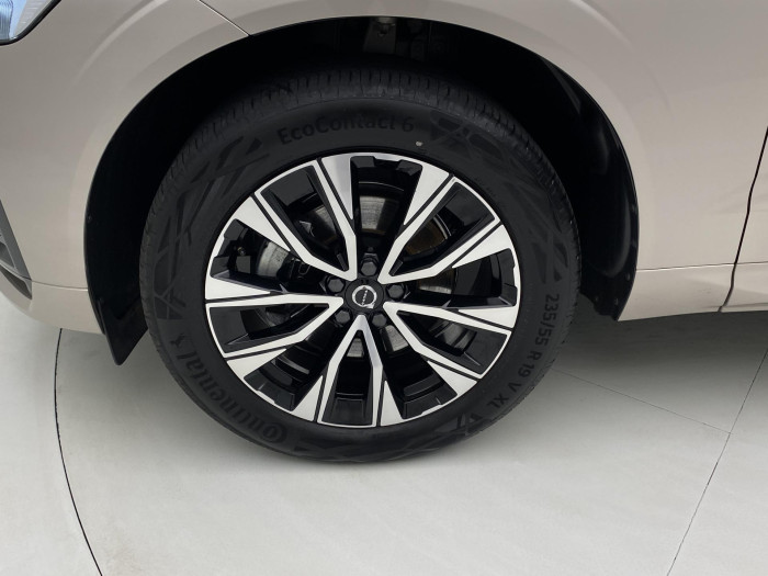 Volvo XC60 B4 AWD DARK PLUS AUT CZ